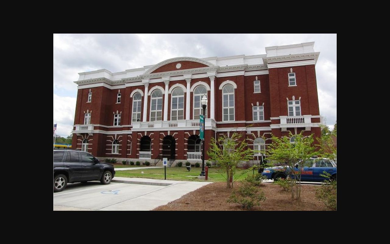 Tattnall County court docket courthouse exterior